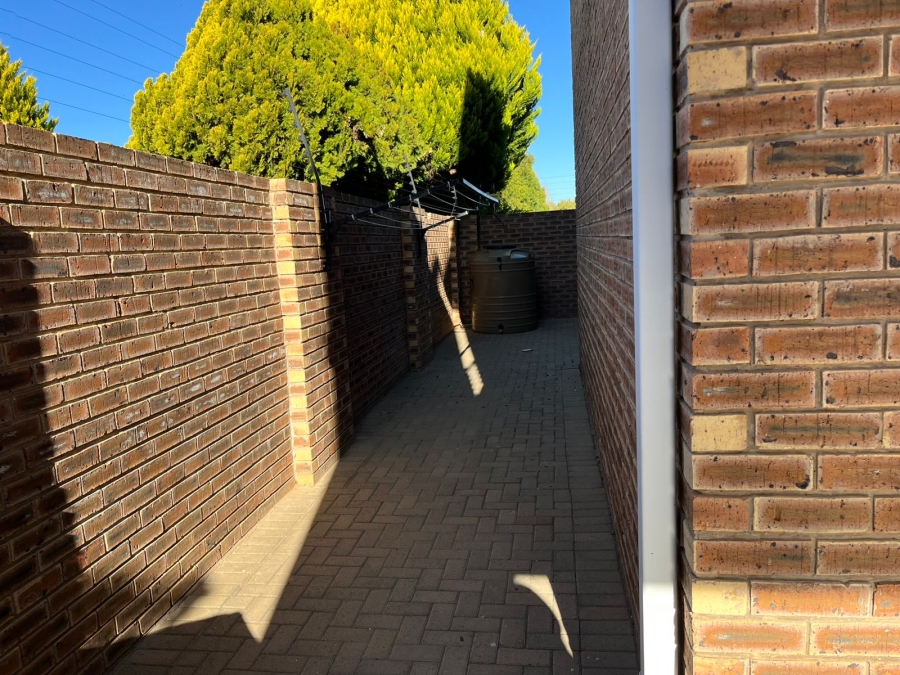 To Let 3 Bedroom Property for Rent in Heuwelsig Free State
